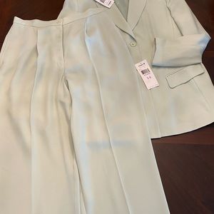 VILLAGER mint green jacket and slacks size 14    NEW with tags